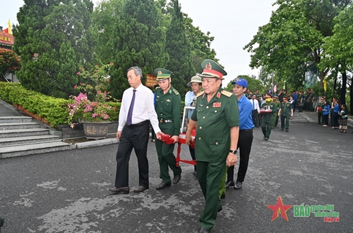 Tỉnh Quảng Trị tổ chức Lễ truy điệu và an táng hài cốt liệt sĩ hy sinh ở Lào